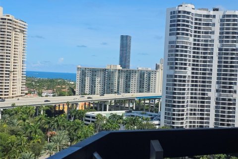 Condominio en alquiler en Aventura, Florida, 2 dormitorios, 125.7 m2 № 1934317 - foto 1