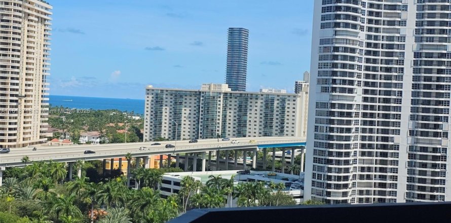 Condo in Aventura, Florida, 2 bedrooms № 1934317