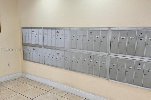 Condominio en alquiler en Miami, Florida, 2 dormitorios, 95.04 m2 № 2009981 - foto 4