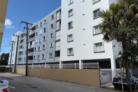 Condominio en Miami, Florida, 2 dormitorios  № 2009981
