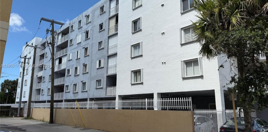 Condominio en Miami, Florida, 2 dormitorios  № 2009981