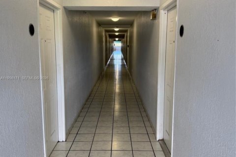 Condominio en alquiler en Miami, Florida, 2 dormitorios, 95.04 m2 № 2009981 - foto 5