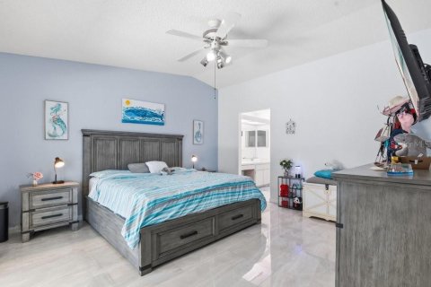 Villa ou maison à vendre à Kissimmee, Floride: 3 chambres, 180.32 m2 № 2091621 - photo 12