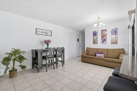 Villa ou maison à vendre à Kissimmee, Floride: 3 chambres, 180.32 m2 № 2091621 - photo 10