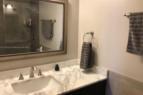 Снять в аренду кондоминиум в Холливуд, Флорида 1 спальня, 79.9м2, № 1973545 - фото 5