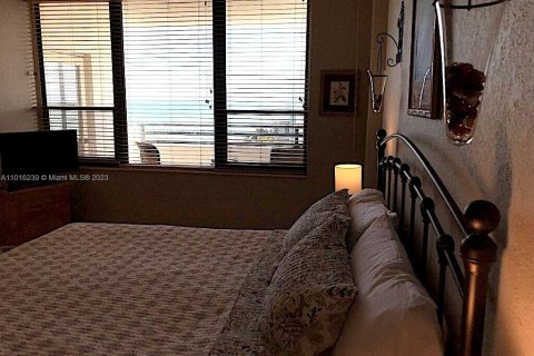 Снять в аренду кондоминиум в Холливуд, Флорида 1 спальня, 79.9м2, № 1973545 - фото 7