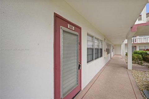 Condo in Boca Raton, Florida, 1 bedroom  № 2044453 - photo 3