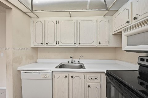 Condo in Boca Raton, Florida, 1 bedroom  № 2044453 - photo 10