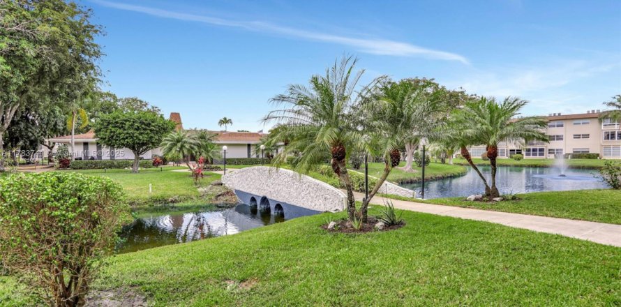 Condo in Lauderdale Lakes, Florida, 2 bedrooms № 1863242
