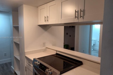 Copropriété à louer à Pompano Beach, Floride: 2 chambres, 91.04 m2 № 2279071 - photo 2