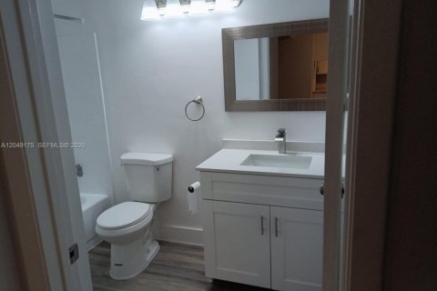 Copropriété à louer à Pompano Beach, Floride: 2 chambres, 91.04 m2 № 2279071 - photo 6