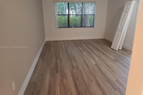 Copropriété à louer à Pompano Beach, Floride: 2 chambres, 91.04 m2 № 2279071 - photo 4