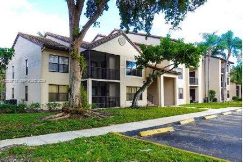 Copropriété à louer à Pompano Beach, Floride: 2 chambres, 91.04 m2 № 2279071 - photo 10
