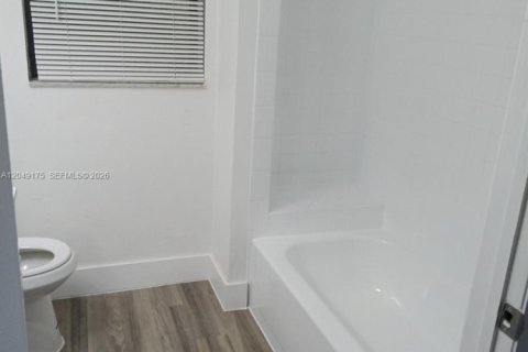Copropriété à louer à Pompano Beach, Floride: 2 chambres, 91.04 m2 № 2279071 - photo 7