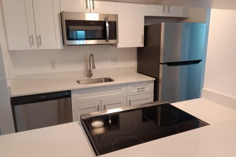 Condo à Pompano Beach, Floride, 2 chambres  № 2279071