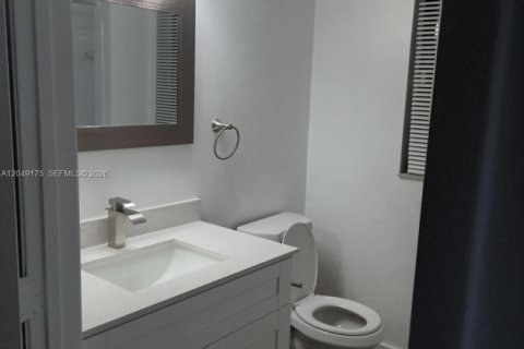 Copropriété à louer à Pompano Beach, Floride: 2 chambres, 91.04 m2 № 2279071 - photo 9