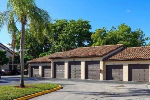 Copropriété à louer à Pompano Beach, Floride: 2 chambres, 91.04 m2 № 2279071 - photo 11