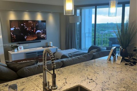 Condo in Miami, Florida, 2 bedrooms  № 2044699 - photo 16