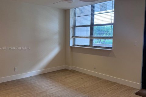 Снять в аренду кондоминиум в Корал-Гейблс, Флорида 1 спальня, 84.54м2, № 1929358 - фото 8