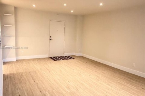 Снять в аренду кондоминиум в Корал-Гейблс, Флорида 1 спальня, 84.54м2, № 1929358 - фото 21