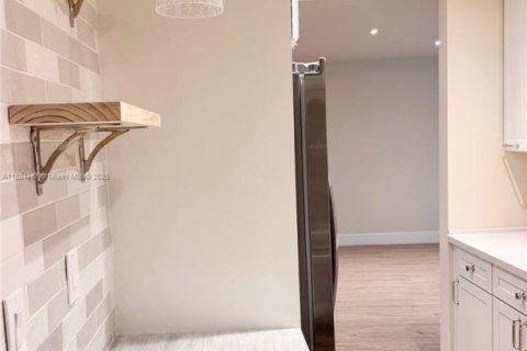 Снять в аренду кондоминиум в Корал-Гейблс, Флорида 1 спальня, 84.54м2, № 1929358 - фото 6