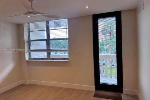 Снять в аренду кондоминиум в Корал-Гейблс, Флорида 1 спальня, 84.54м2, № 1929358 - фото 9