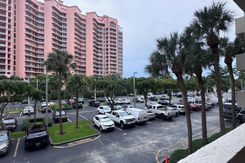 Снять в аренду кондоминиум в Корал-Гейблс, Флорида 1 спальня, 84.54м2, № 1929358 - фото 24