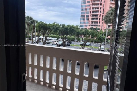 Снять в аренду кондоминиум в Корал-Гейблс, Флорида 1 спальня, 84.54м2, № 1929358 - фото 23