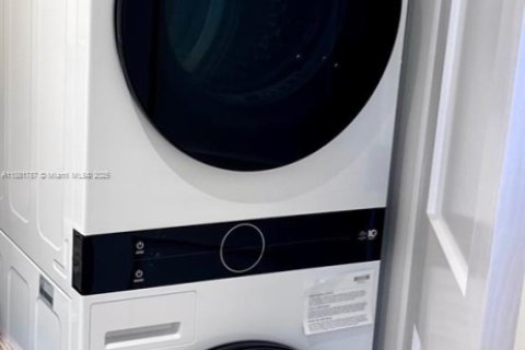 Снять в аренду кондоминиум в Корал-Гейблс, Флорида 1 спальня, 84.54м2, № 1929358 - фото 12