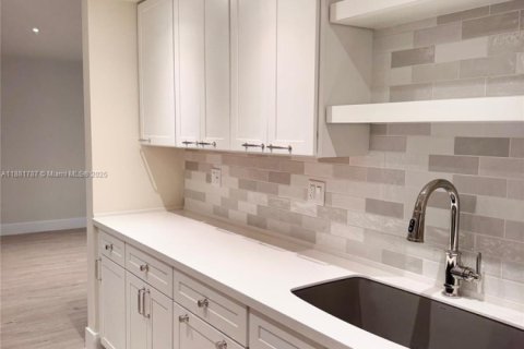 Снять в аренду кондоминиум в Корал-Гейблс, Флорида 1 спальня, 84.54м2, № 1929358 - фото 7