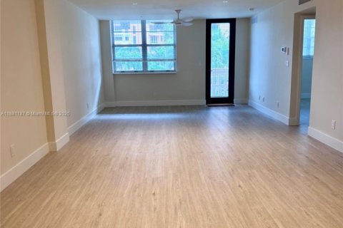 Снять в аренду кондоминиум в Корал-Гейблс, Флорида 1 спальня, 84.54м2, № 1929358 - фото 2