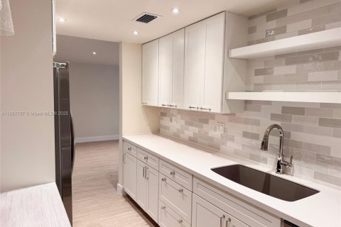 Снять в аренду кондоминиум в Корал-Гейблс, Флорида 1 спальня, 84.54м2, № 1929358 - фото 5