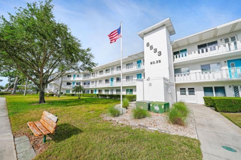 Condo in Seminole, Florida, 1 bedroom  № 1722708 - photo 1