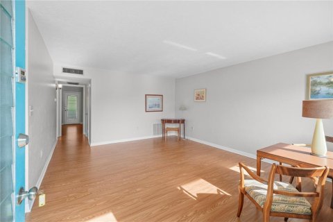 Condo in Seminole, Florida, 1 bedroom  № 1722708 - photo 8