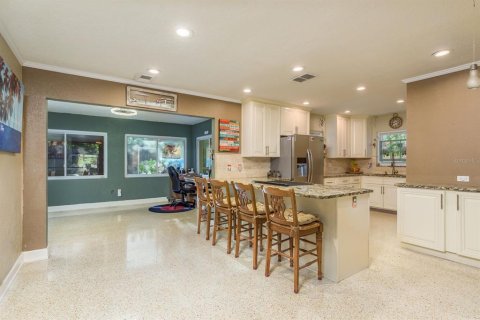 House in Dunedin, Florida 2 bedrooms, 114.55 sq.m. № 1533025 - photo 6