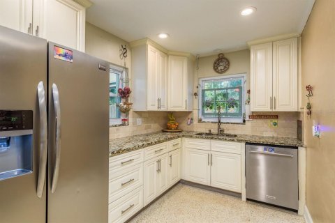 House in Dunedin, Florida 2 bedrooms, 114.55 sq.m. № 1533025 - photo 9