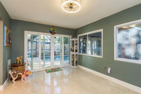 House in Dunedin, Florida 2 bedrooms, 114.55 sq.m. № 1533025 - photo 11