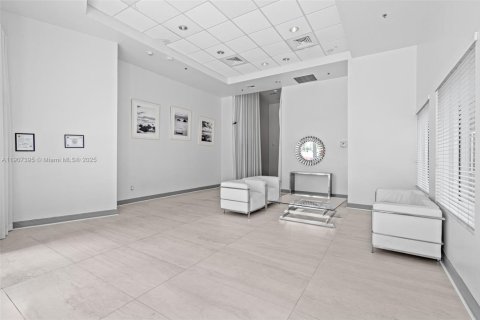 Снять в аренду кондоминиум в Майами-Бич, Флорида 1 спальня, 80.08м2, № 1963883 - фото 24