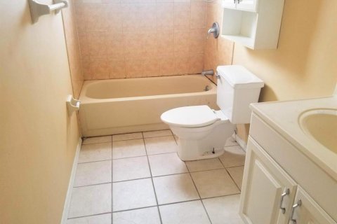 Condominio en alquiler en Orlando, Florida, 2 dormitorios, 97.36 m2 № 1651387 - foto 2