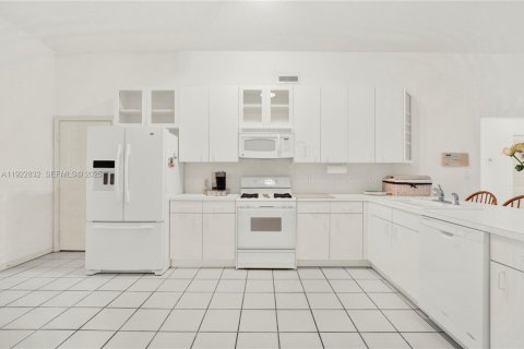 Купить виллу или дом в Майами, Флорида 3 спальни, 176.98м2, № 1986486 - фото 18