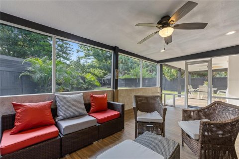 House in Tampa, Florida 4 bedrooms, 144.28 sq.m. № 2198767 - photo 25