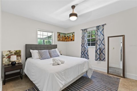 House in Tampa, Florida 4 bedrooms, 144.28 sq.m. № 2198767 - photo 9