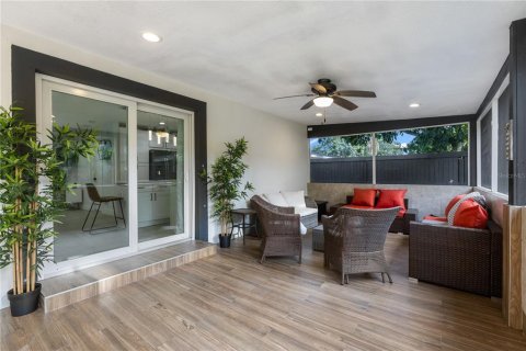 House in Tampa, Florida 4 bedrooms, 144.28 sq.m. № 2198767 - photo 26