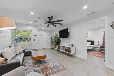 House in Tampa, Florida 4 bedrooms, 144.28 sq.m. № 2198767 - photo 21