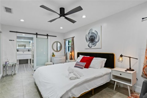 House in Tampa, Florida 4 bedrooms, 144.28 sq.m. № 2198767 - photo 8