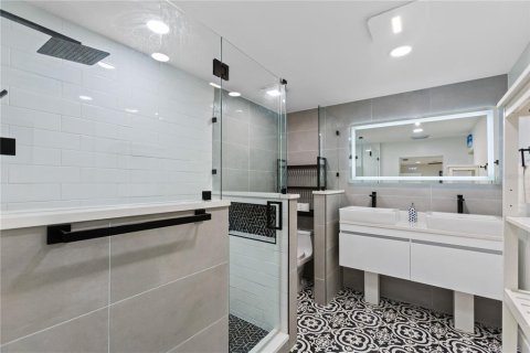 House in Tampa, Florida 4 bedrooms, 144.28 sq.m. № 2198767 - photo 22