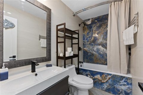 House in Tampa, Florida 4 bedrooms, 144.28 sq.m. № 2198767 - photo 24