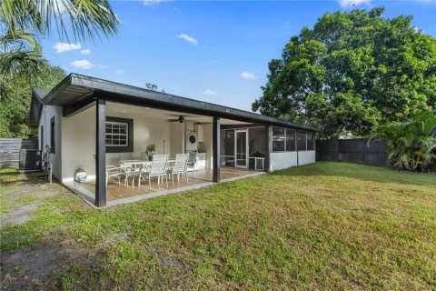 House in Tampa, Florida 4 bedrooms, 144.28 sq.m. № 2198767 - photo 28