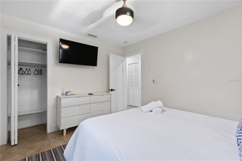House in Tampa, Florida 4 bedrooms, 144.28 sq.m. № 2198767 - photo 10