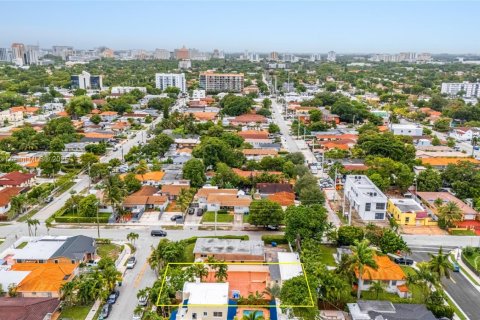 Commercial property in Miami, Florida № 1774389 - photo 1